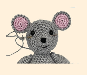 Indent safety eyes amigurumi