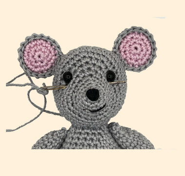 Indent safety eyes amigurumi